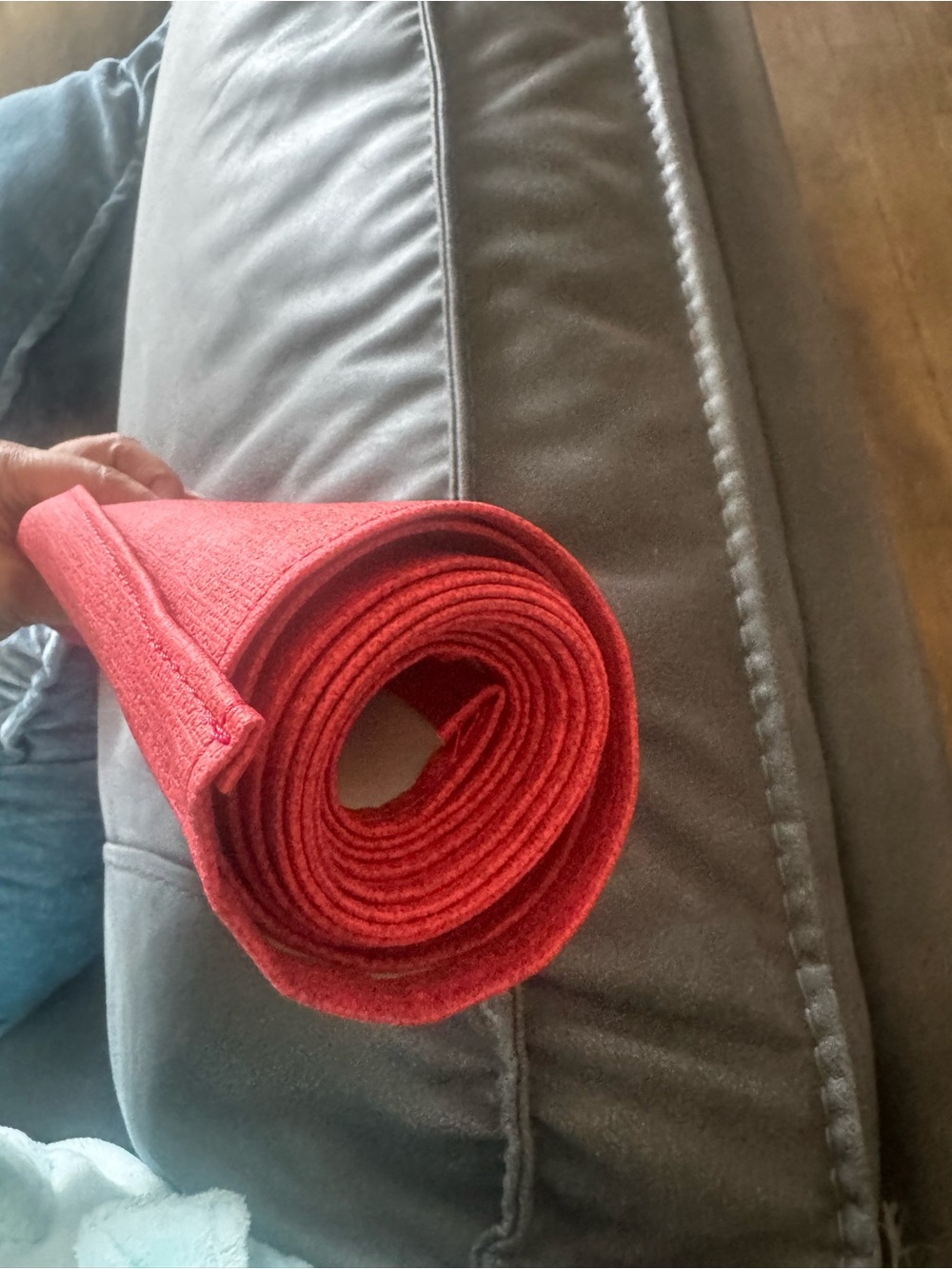 Red Table Runner wipeable - Picture 6 of 6